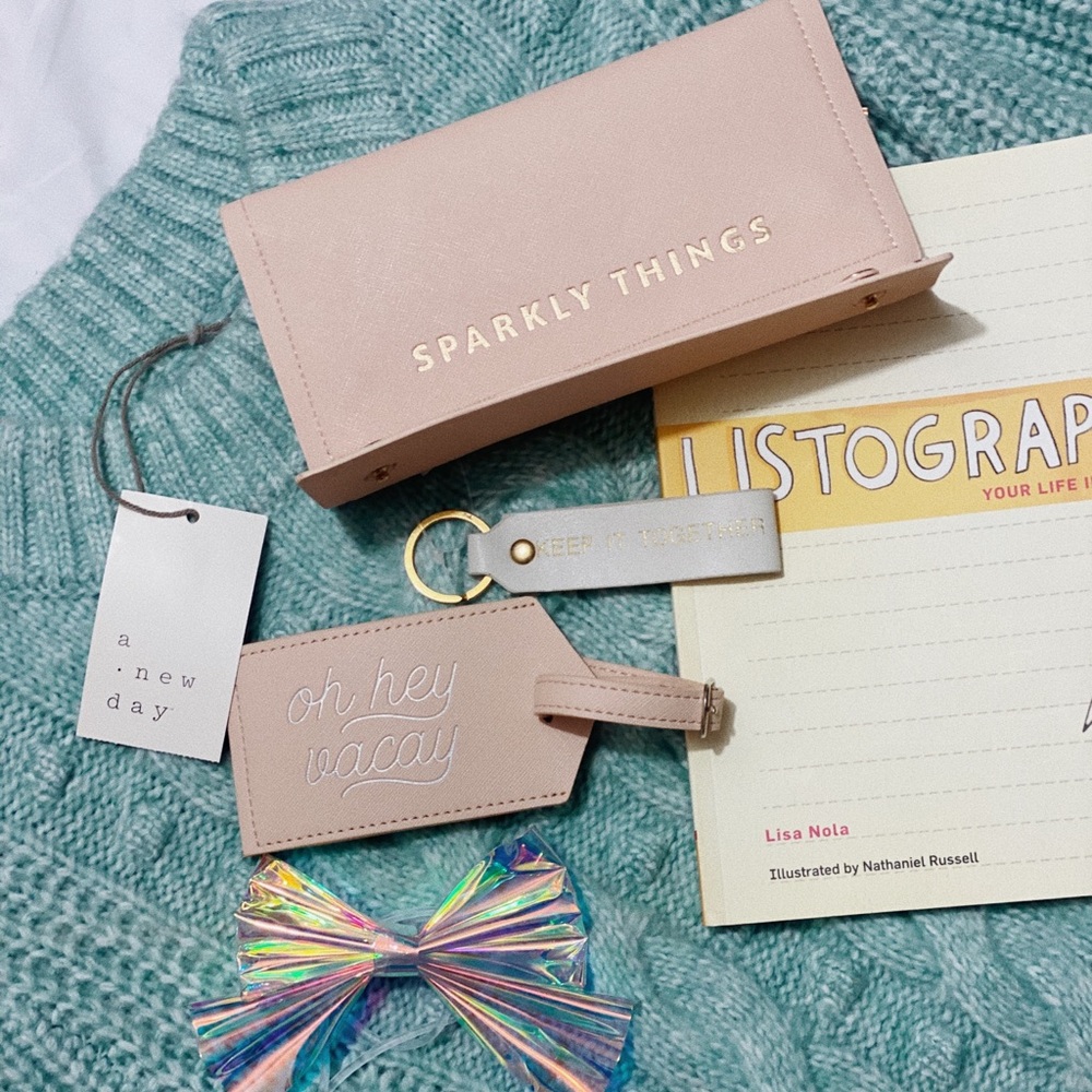 Girls Gift Set // Sweater + Travel Accessories